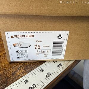 Project Cloud Benton off white wmn 7.5  Slip-On mule clog